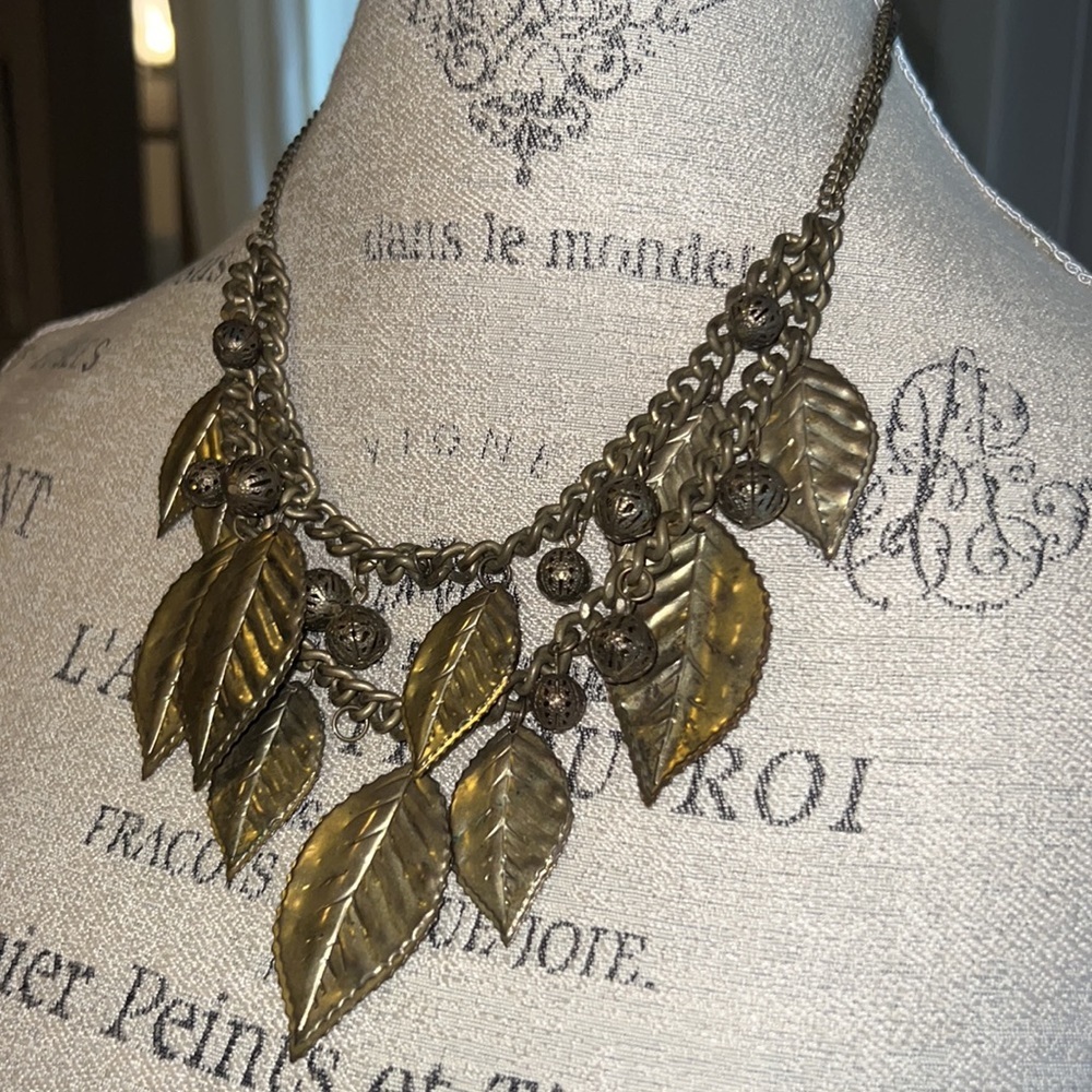 Gold metal dangle leaf necklace jewelry womens fashion necklace costume jewelry​ - Picture 4 of 5